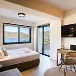 Elivia Boutique מלון דירות 4*